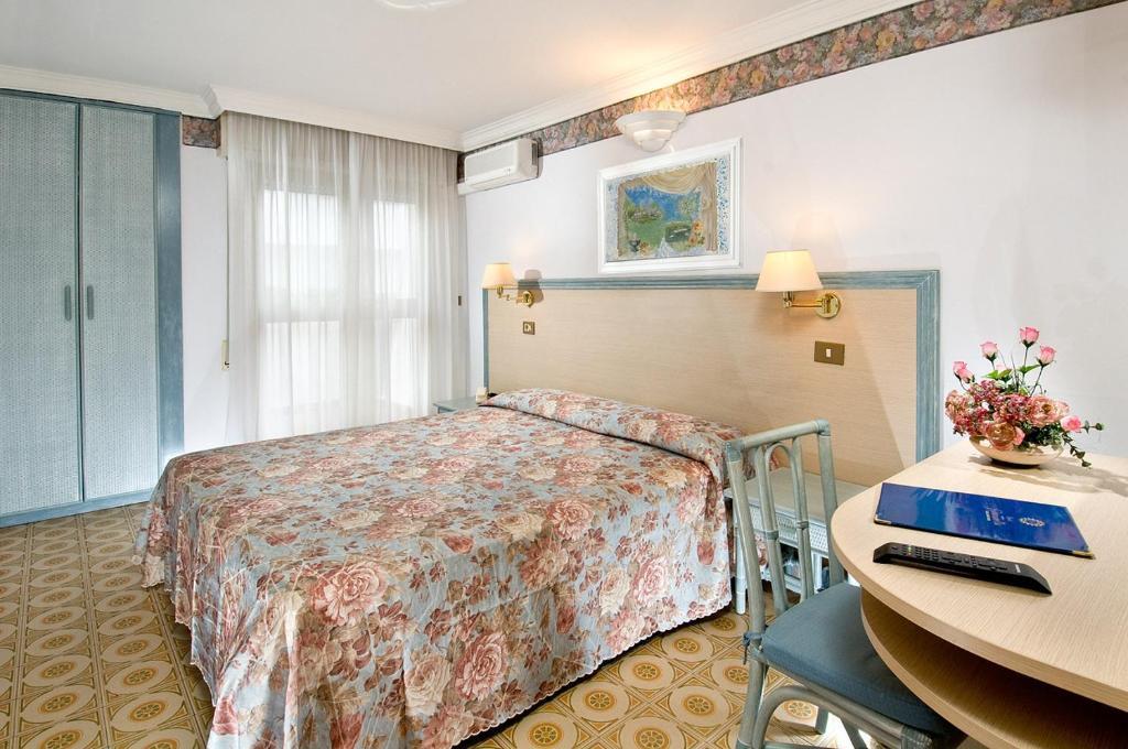 Hotel Giovanella Bellaria-Igea Marina Esterno foto