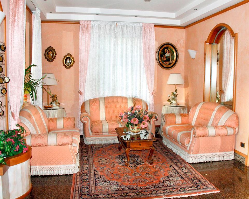 Hotel Giovanella Bellaria-Igea Marina Esterno foto