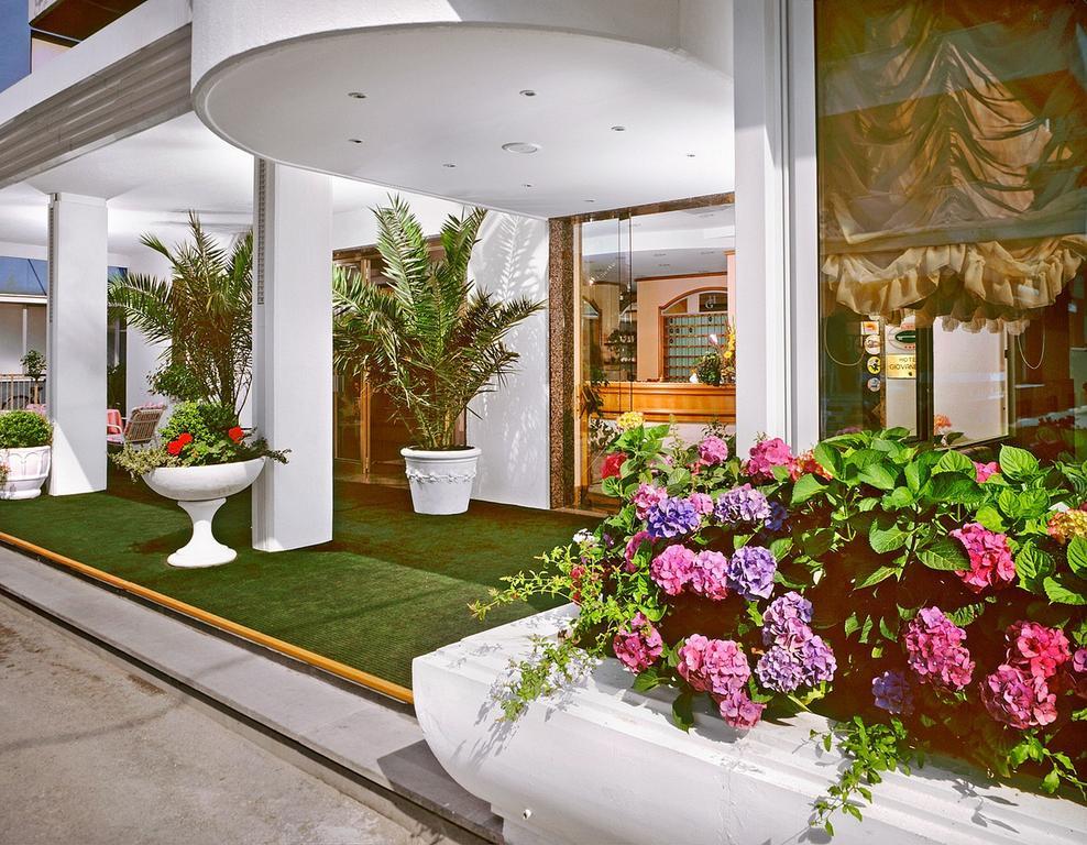 Hotel Giovanella Bellaria-Igea Marina Esterno foto