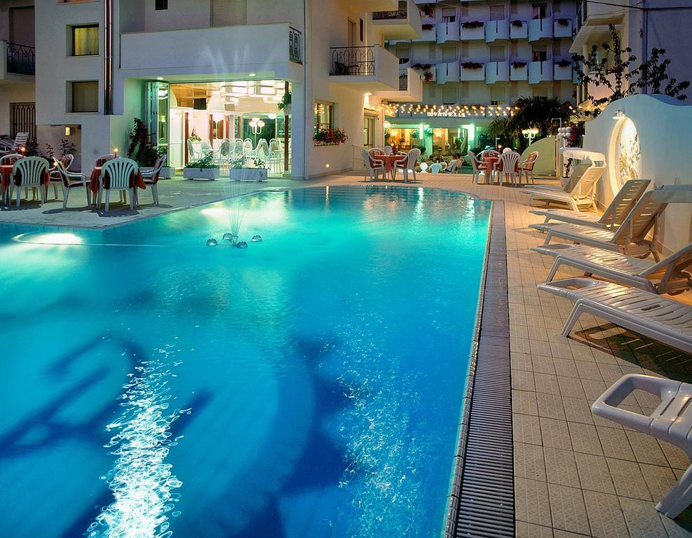 Hotel Giovanella Bellaria-Igea Marina Esterno foto