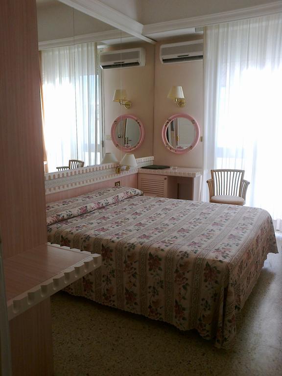 Hotel Giovanella Bellaria-Igea Marina Camera foto