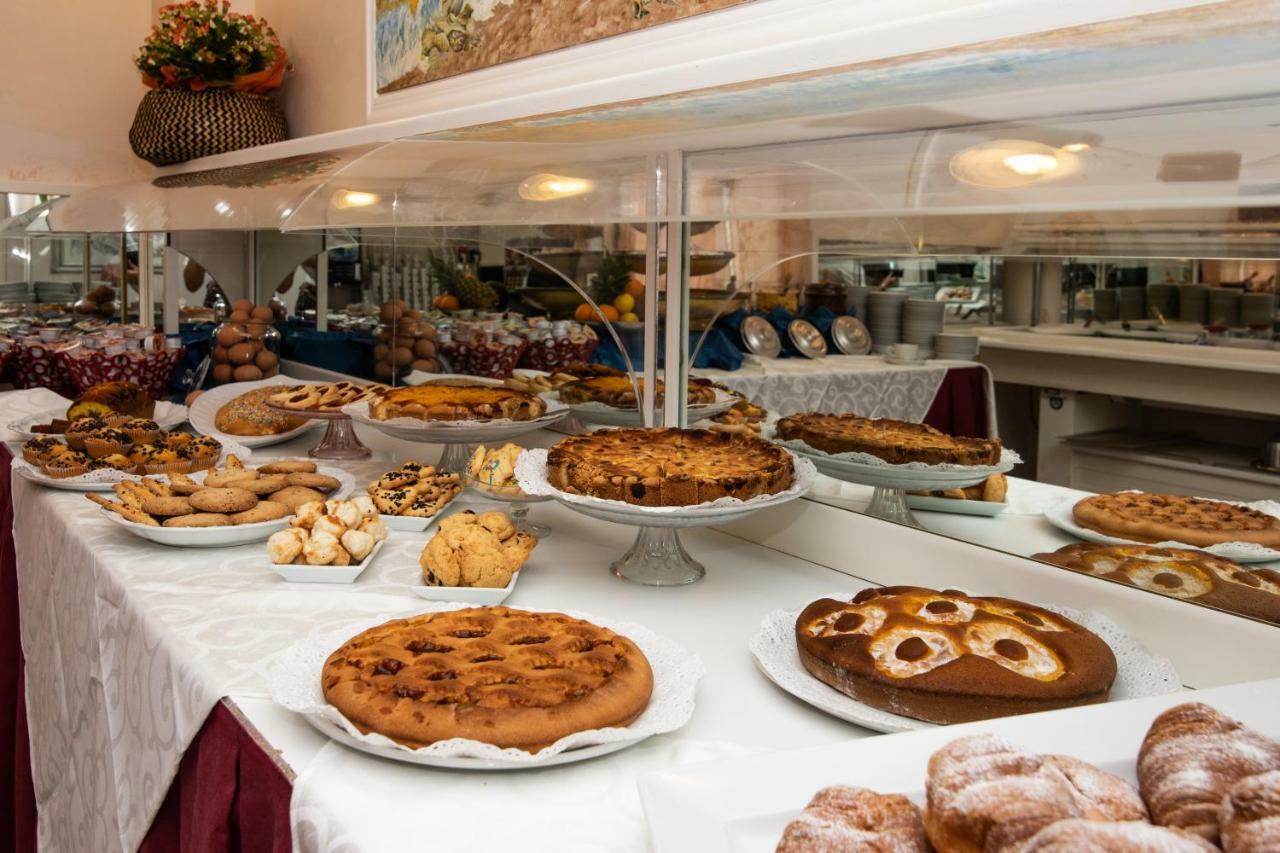 Hotel Giovanella Bellaria-Igea Marina Esterno foto