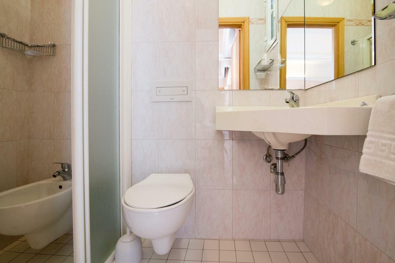 Hotel Giovanella Bellaria-Igea Marina Esterno foto