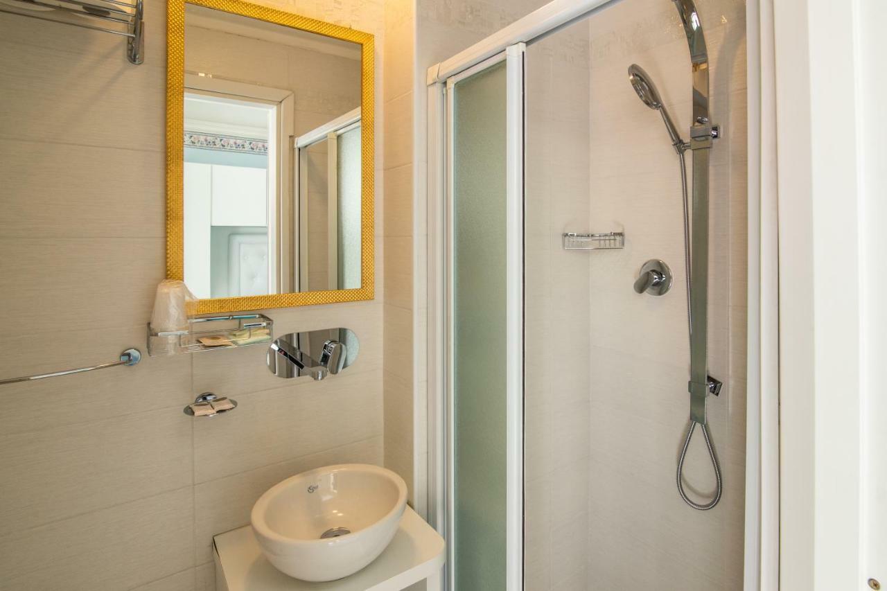 Hotel Giovanella Bellaria-Igea Marina Esterno foto