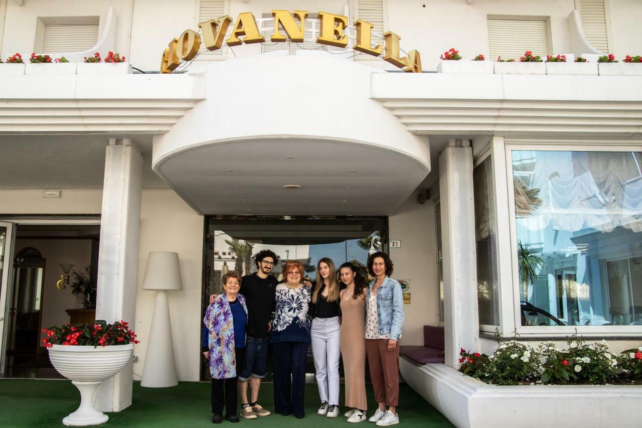 Hotel Giovanella Bellaria-Igea Marina Esterno foto
